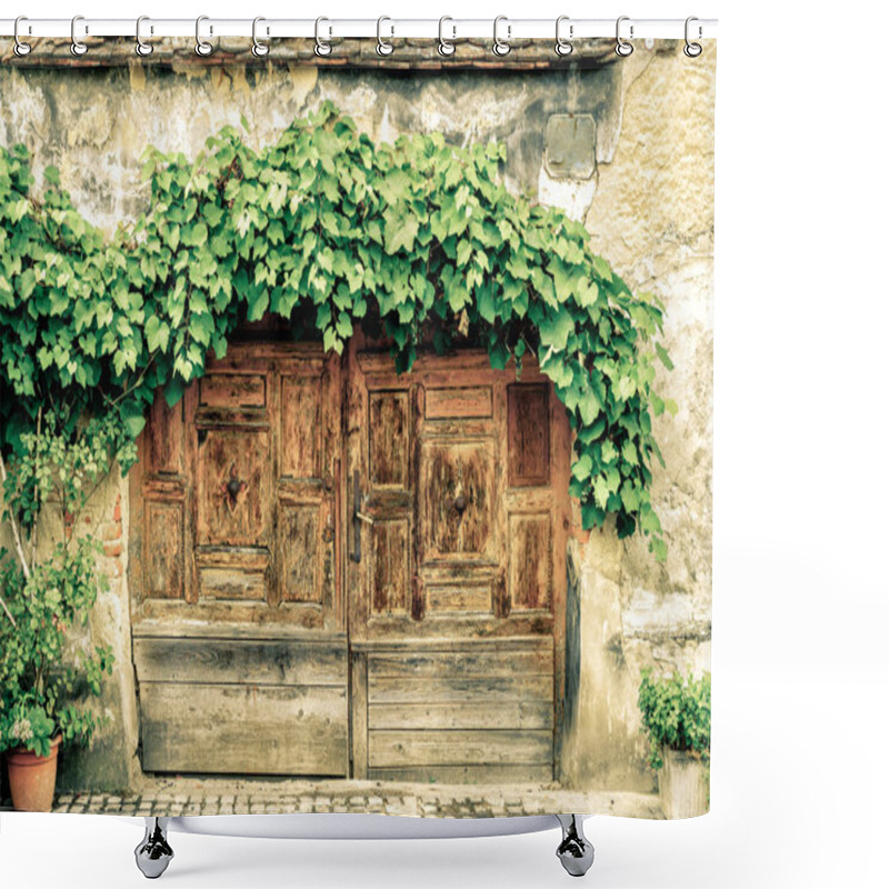 Personality  Door Under Grape Vine Shower Curtains