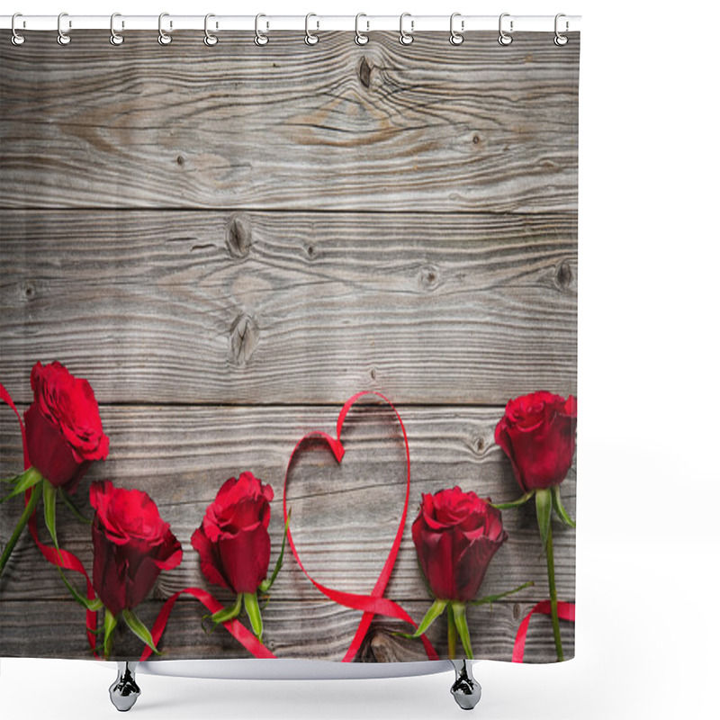 Personality  Red Roses On Wooden Board Shower Curtains