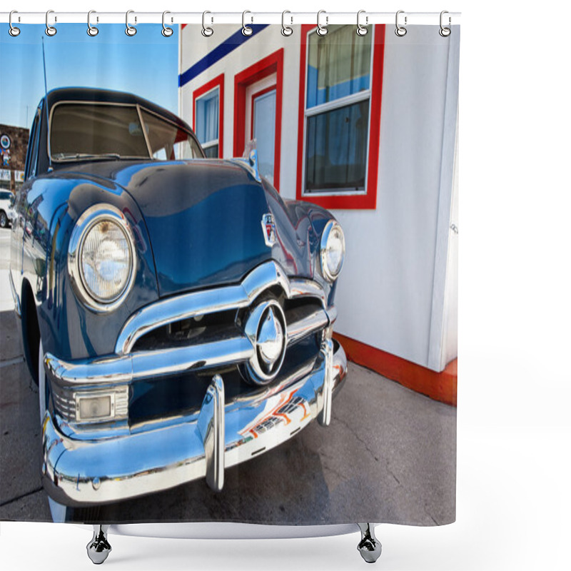 Personality  Old Ford Car Shower Curtains