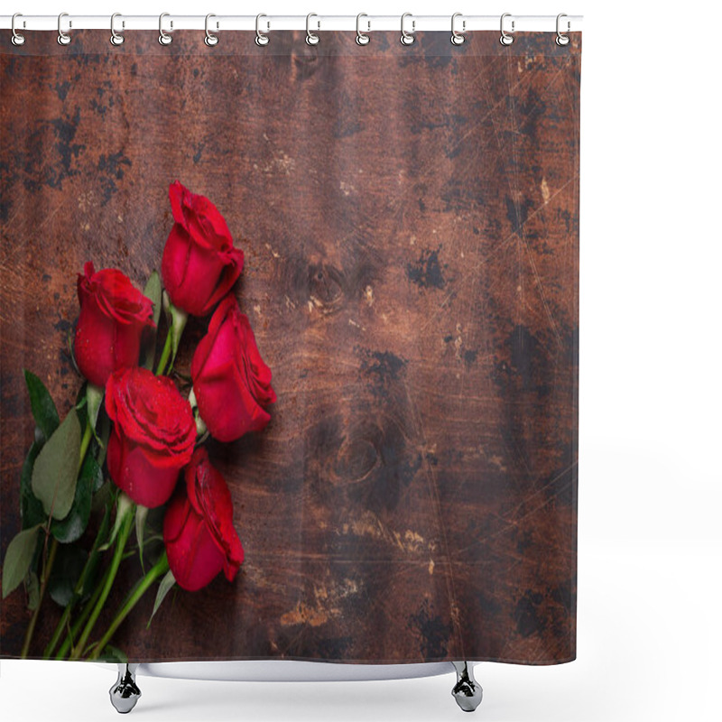 Personality  Red Rose Flowers Bouquet On Wooden Background Valentine's Day Greeting Card Copy Space Top View Shower Curtains