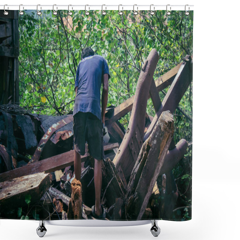 Personality  Koh Chang, Thailand, February 16, 2025 Workers Begin Dismantling The Abandoned Houseboat Of The Grand Laguna Hotel. They Salvage All The Metal And Throw The Rest In The Trash. Shower Curtains