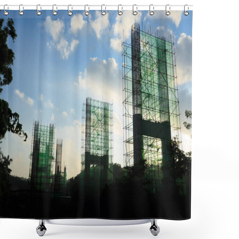 Personality  Steel Bridge Construction With Scaffolding And Framework  Shower Curtains