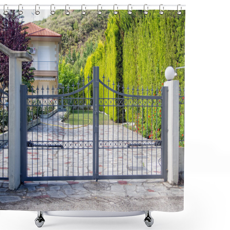 Personality  Metal Gate Shower Curtains