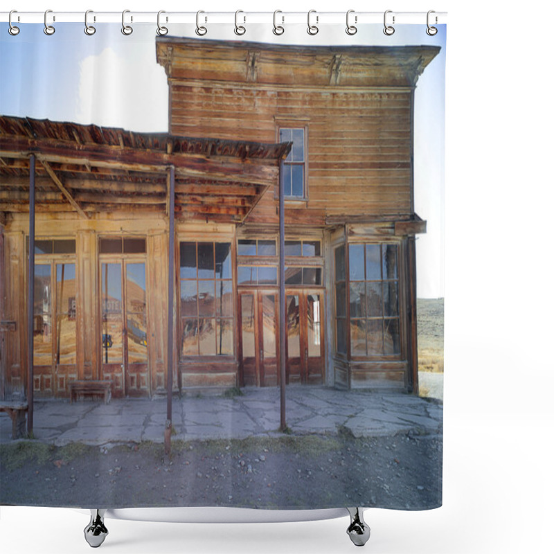 Personality  Weathered Old Building Shower Curtains