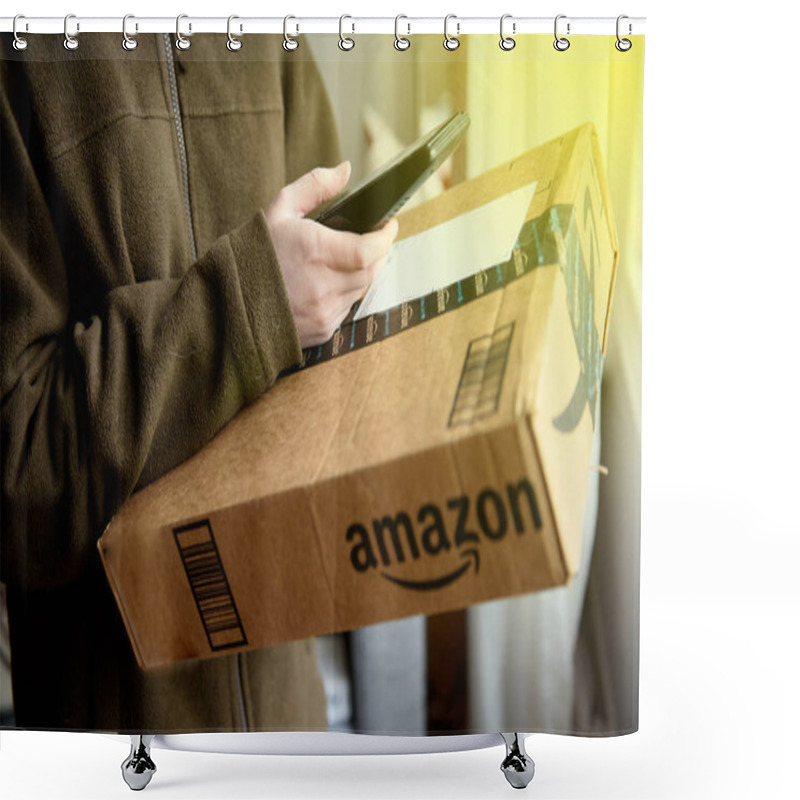 Personality  UPS Parcel Delivery Woman Scanning Parcel From Amazon Online Ret Shower Curtains