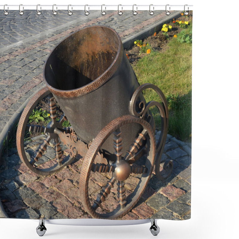 Personality  Ancient Cannon Shower Curtains