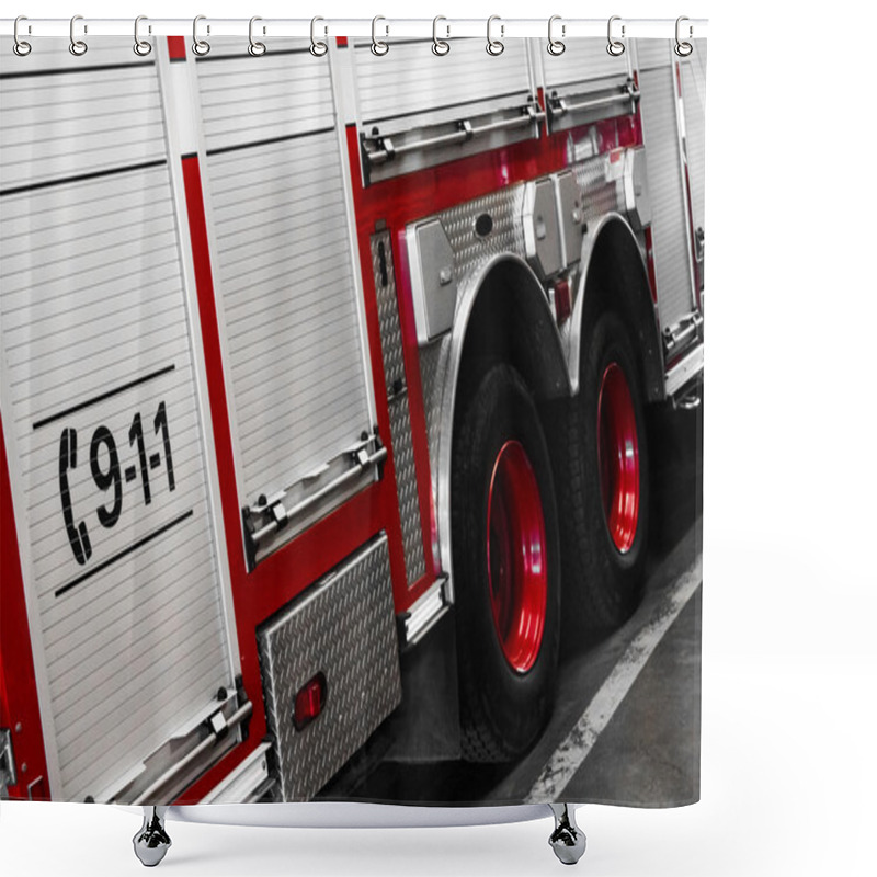 Personality  Red Firetruck Details Of The Right Side Shower Curtains