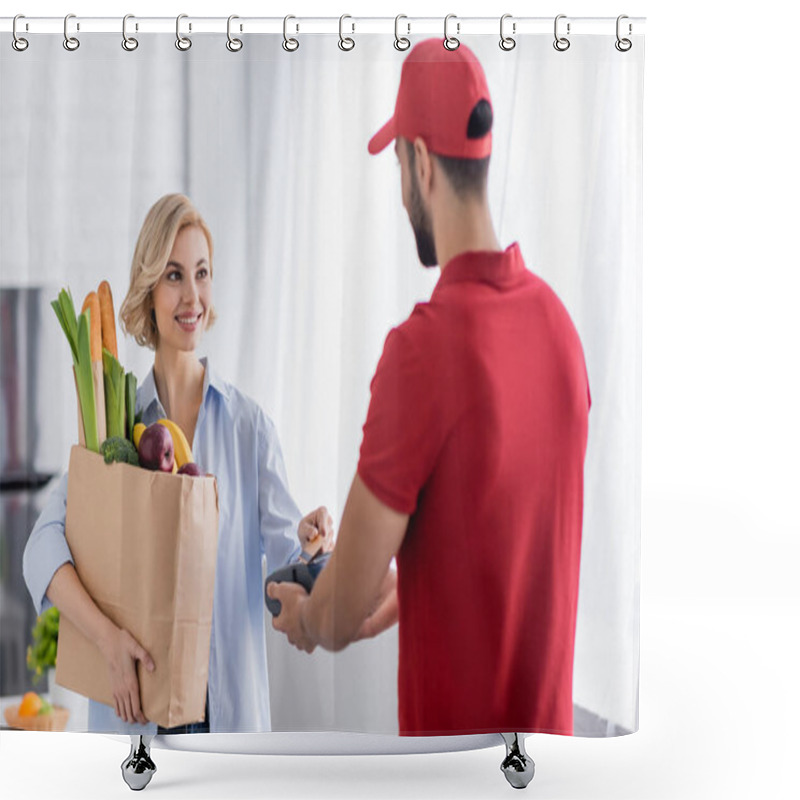 Personality  Arabian Delivery Man Holding Terminal Near Blonde Woman With Fresh Food In Paper Bag Shower Curtains