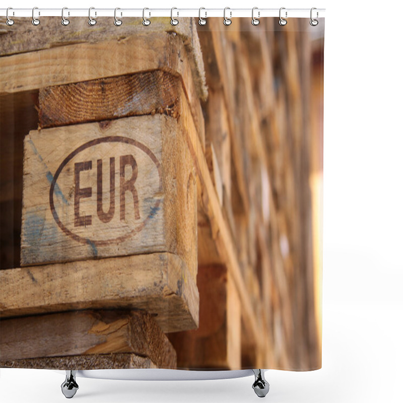 Personality  Euro Pallet Shower Curtains