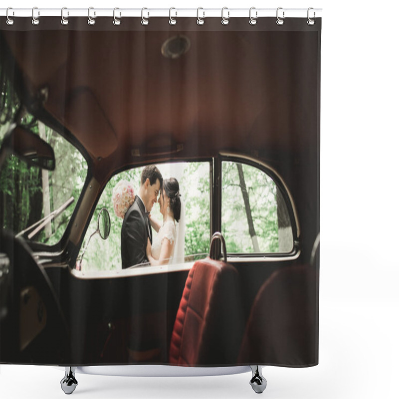 Personality  Happy Newlywed Couple, Man And Wife Kissing Near Stylish Retro Car Shower Curtains