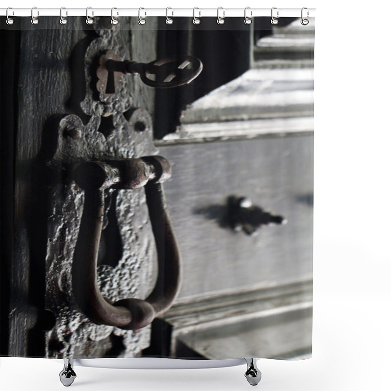 Personality  Door Knocker And Key Shower Curtains