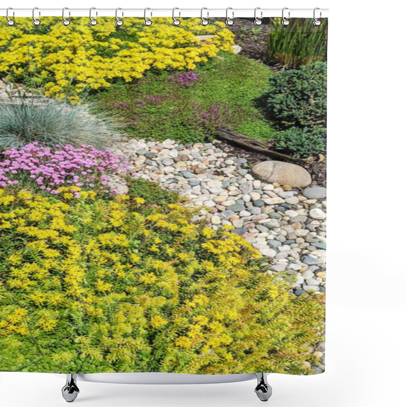 Personality  Vibrant Spring Garden In Full Bloom, Fort Wayne, Indiana, 2021 - Yellow And Pink Flowers Amid Lush Greenery Shower Curtains