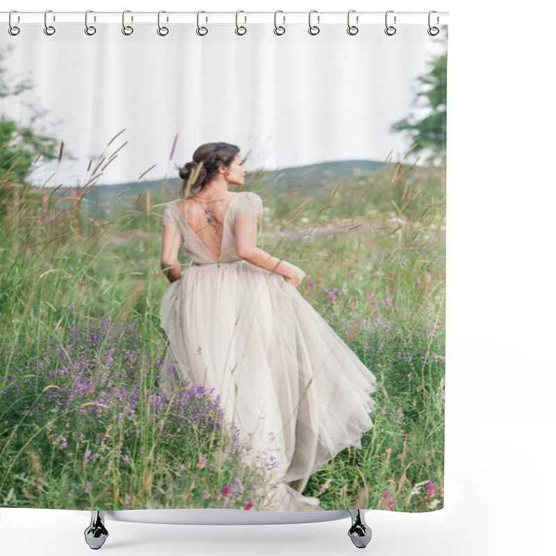 Personality  Bride In A Beautiful Dress With A Bouquet Of Flowers And Greener Shower Curtains