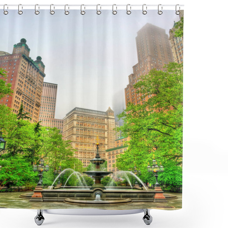 Personality  Fountain In City Hall Park - Manhattan, New York City Shower Curtains