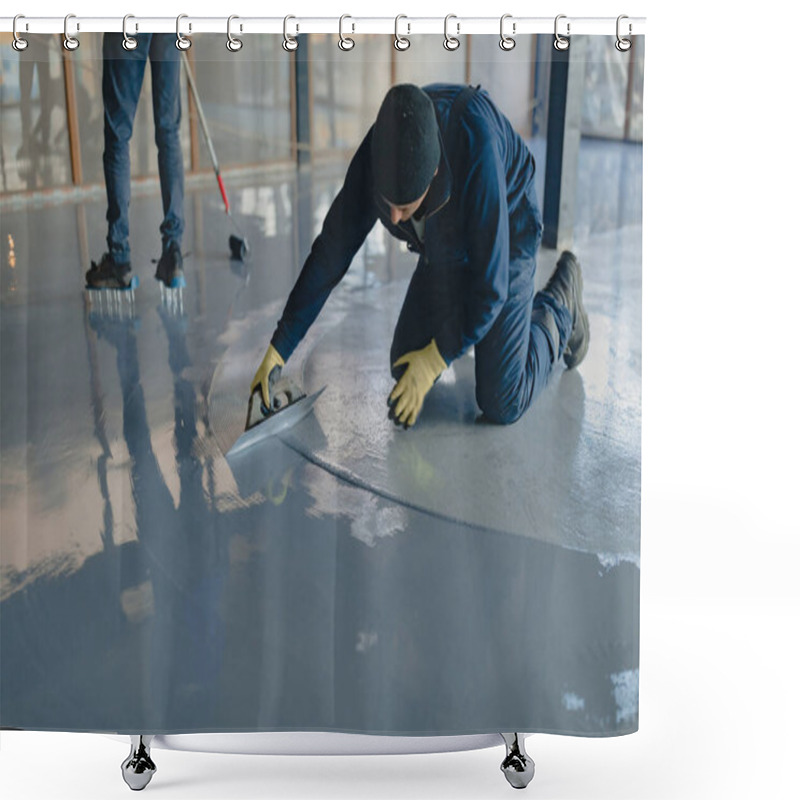 Personality  The Worker Applies Gray Epoxy Resin To The New Floor Shower Curtains