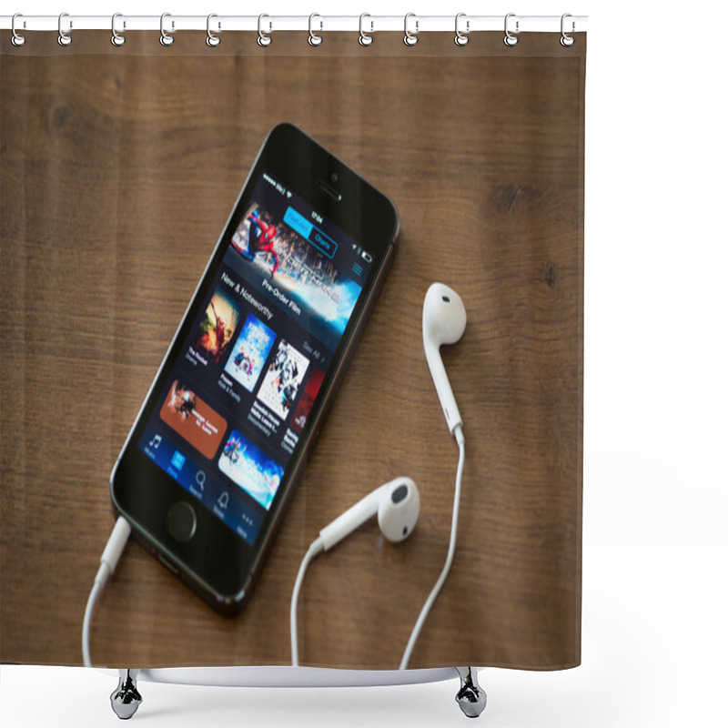 Personality  ITunes Application On Apple IPhone 5S Shower Curtains