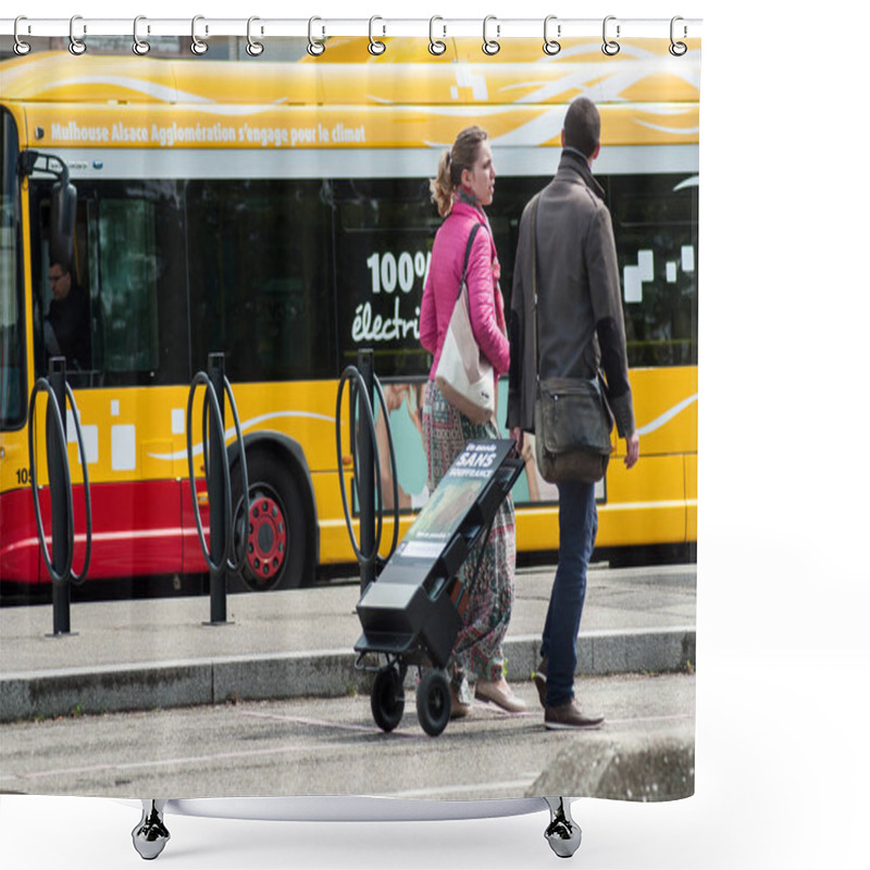 Personality  Jehovah Witnesses Walking In The Street With French Text  On Trolley 