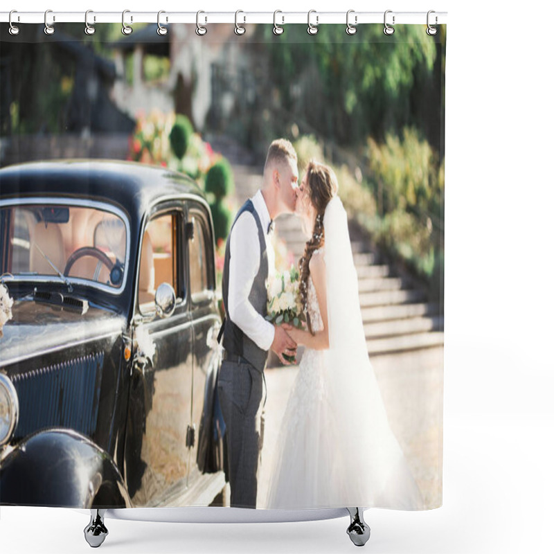 Personality  Happy Newlywed Couple, Man And Wife Kissing Near Stylish Retro Car Shower Curtains