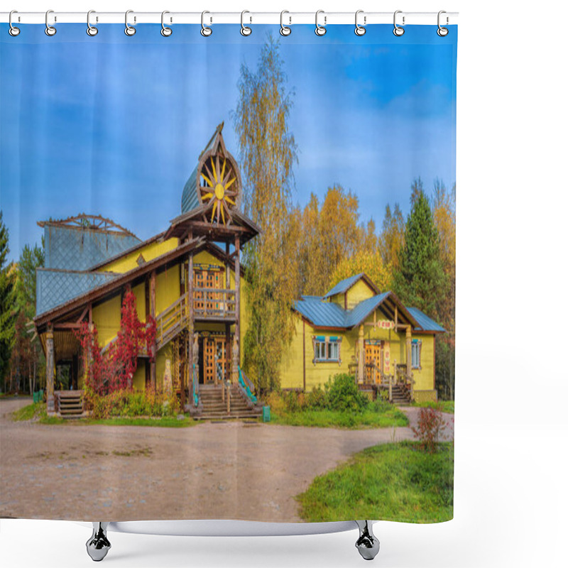 Personality  VERKHNIYE MANDROGI, RUSSIA - Oct 03, 2020: Modern Wooden Log Building Of Craft Workshops, Shops And Grocery In Style Of Northern Russia Terem In A Craft And Museum Tourist Centre Verkhniye Mandrogi. Shower Curtains