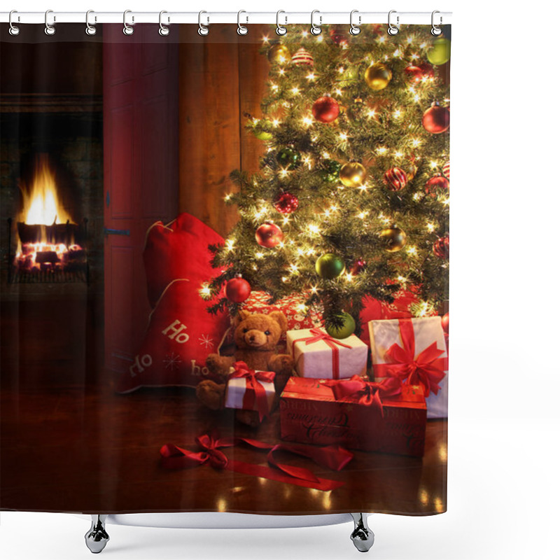 Personality  Christmas Scene With Tree Gifts Shower Curtains