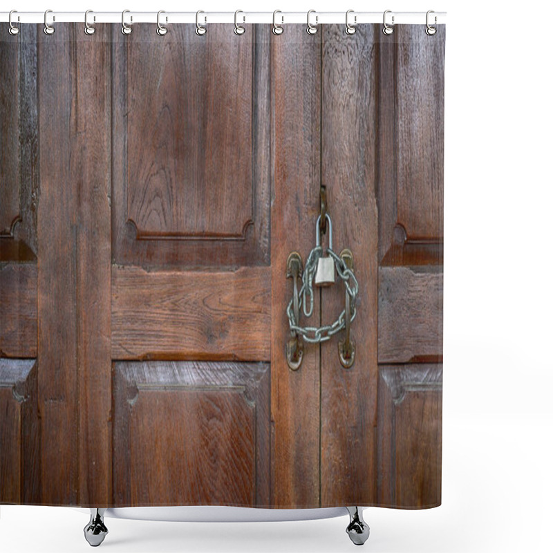 Personality  Old Rusty And Key Locks On Wooden Door Shower Curtains