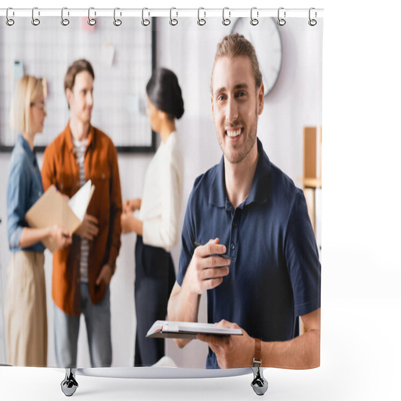 Personality  Happy Businessman Looking At Camera While Multicultural Colleagues Talking On Blurred Background Shower Curtains