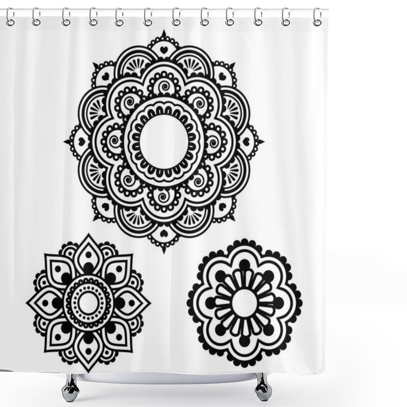 Personality  Indian Henna Tattoo Round Design - Mehndi Pattern Shower Curtains