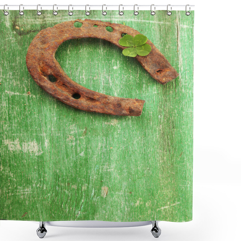 Personality  Old Horse Shoe,with Clover Leaf, On Wooden Background Shower Curtains