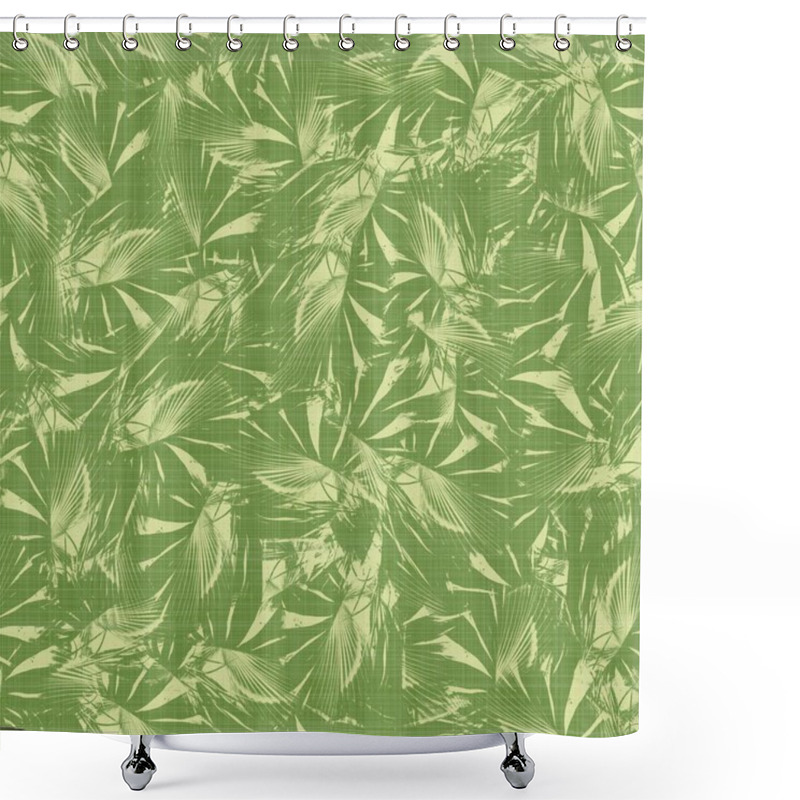 Personality  Bright Line Green Tropical Leaves Seamless Pattern Shower Curtains