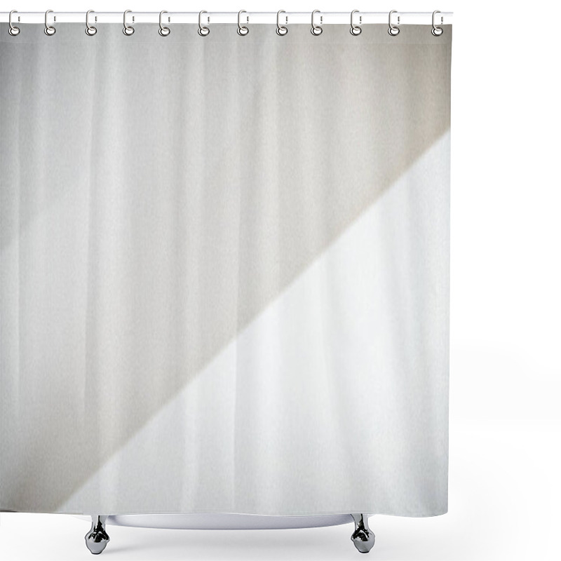 Personality  Minimalistic 4K Background With Soft Beige And White Gradients, Featuring Subtle Geometric Stripes And A Grainy Texture, Ideal For Professional Designs Shower Curtains