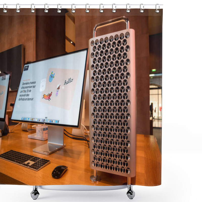 Personality  Apple Computers Mac Pro Cheese Grater With The Pro Display XDR Monitor Shower Curtains