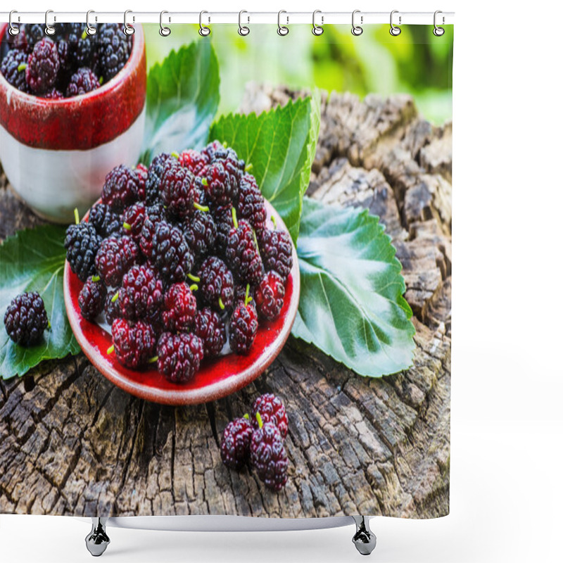 Personality  Fresh Mulberries In A Bowl On A Garden Background Shower Curtains