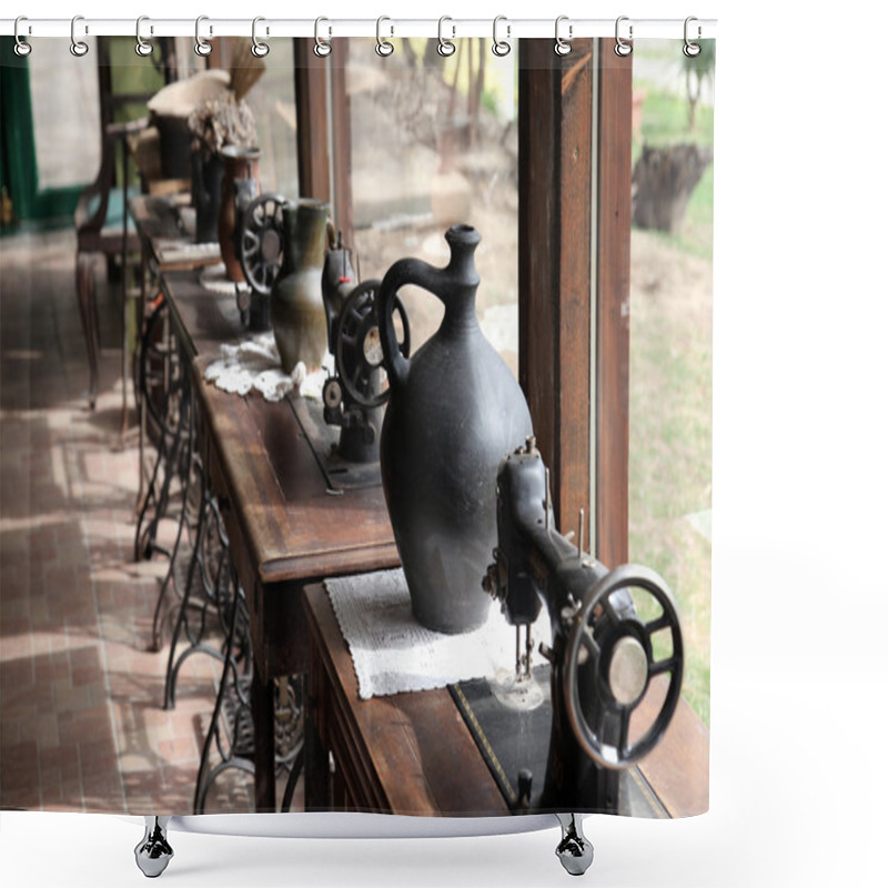 Personality  Antique Sewing Machines Shower Curtains