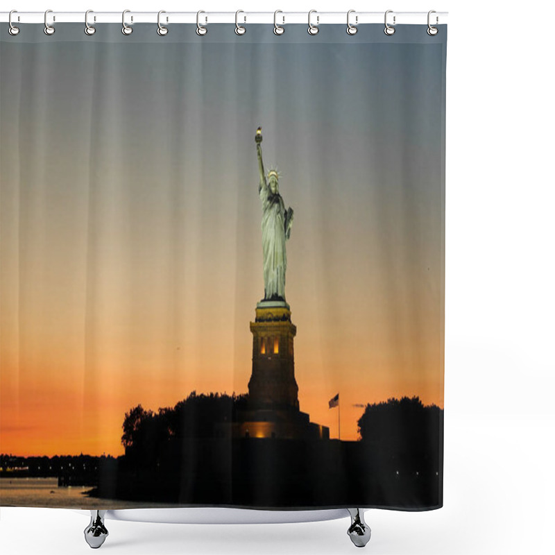 Personality  Statue Of Liberty On A Sunset Shower Curtains