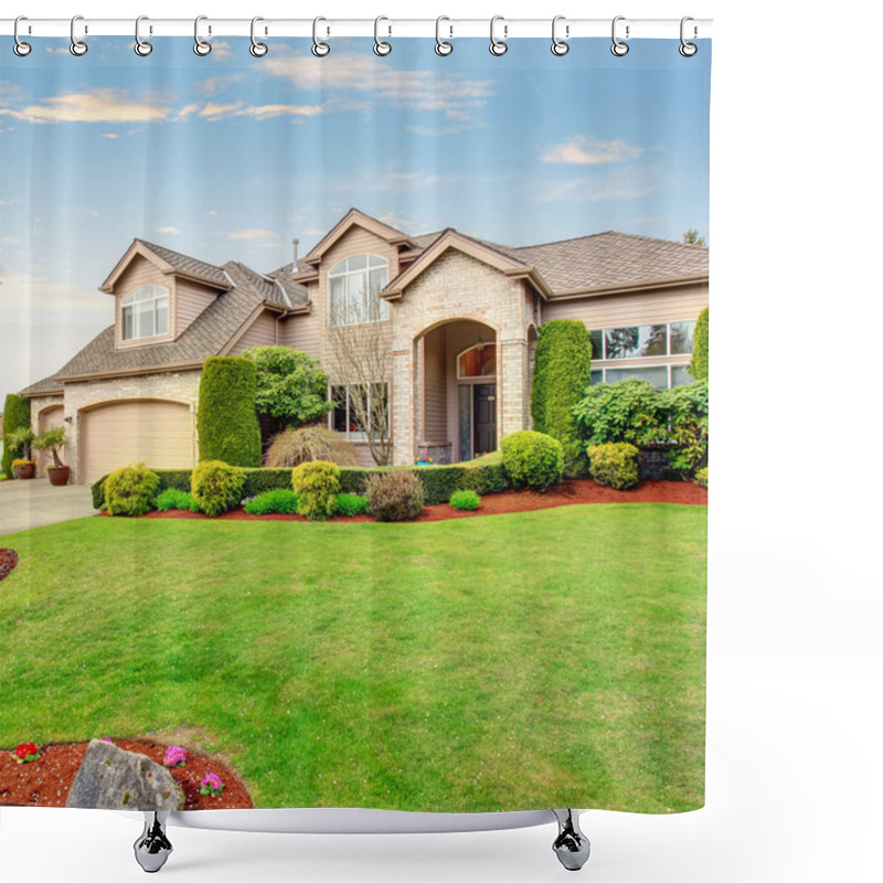 Personality  Luxurious Northwest Home With Greenery And A Nice Driveway. Shower Curtains