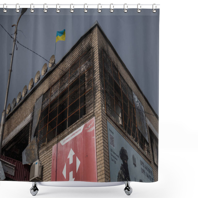 Personality  Izyum, Ukraine - November 10, 2023, The Flag Of Ukraine Is Installed On Top Of A Burned-out Building Shower Curtains