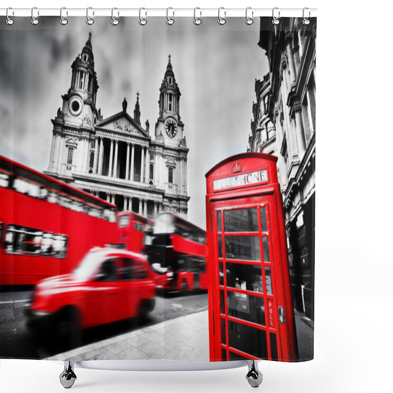 Personality  London, The UK. St Pauls Cathedral Shower Curtains