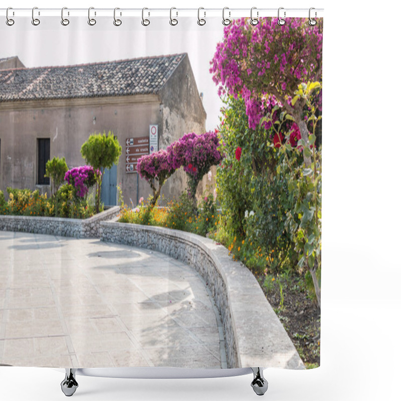 Personality  Sicilian Characteristic Corner Shower Curtains