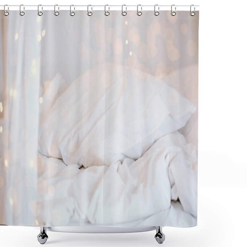 Personality  A Welcoming Bedroom Adorned With Fluffy White Pillows And Blankets. Soft, Warm Lights Create A Festive Ambiance Perfect For Celebrating Christmas And Welcoming The New Year. Shower Curtains