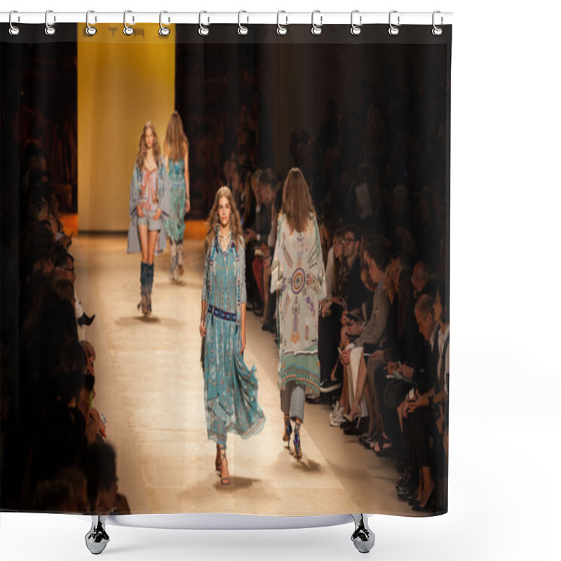 Personality  Etro - Milan Fashion Week Womenswear Spring-Summer 2015 Shower Curtains