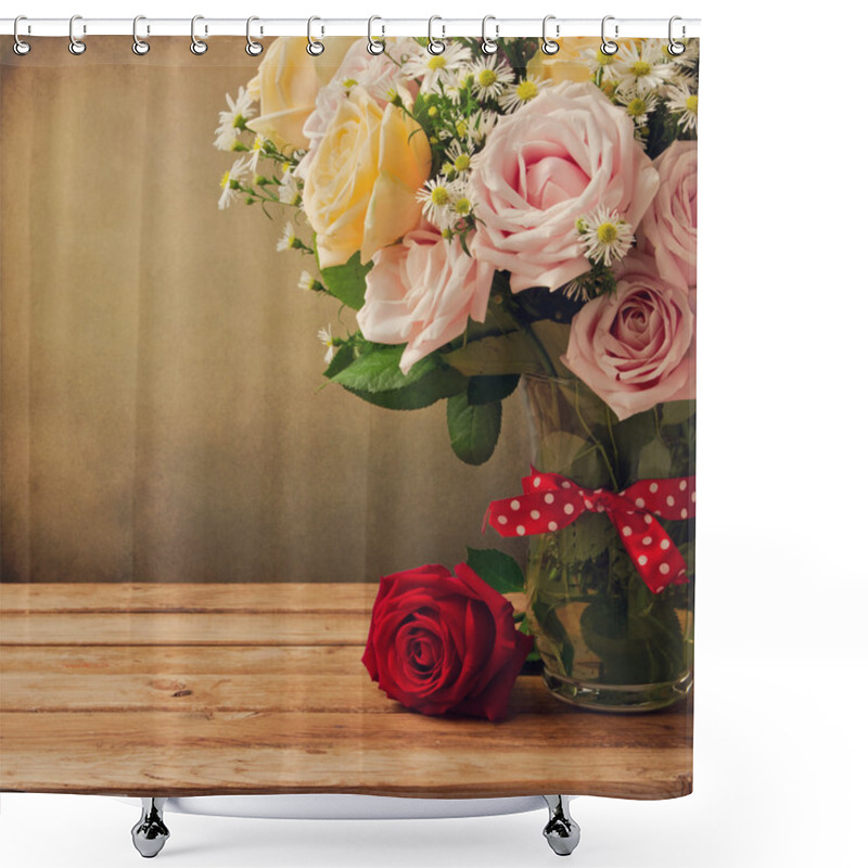 Personality  Background With Beautiful Roses Bouquet Shower Curtains