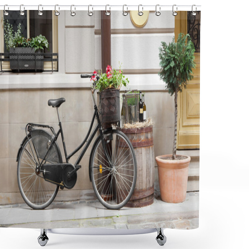 Personality  Old Bicycle Carrying Flowers Shower Curtains