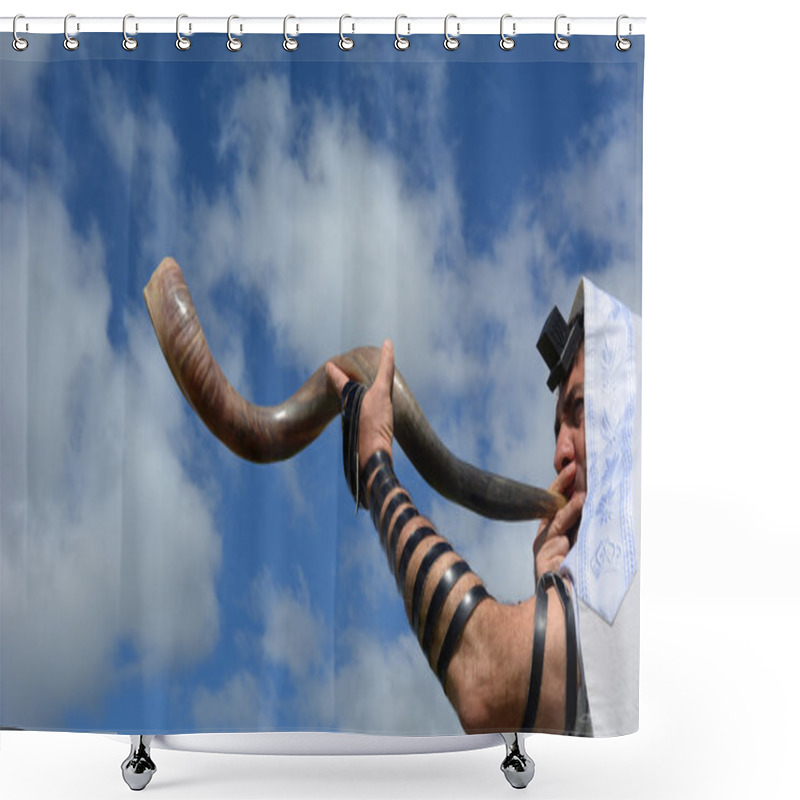 Personality  Jewish Man Blow Shofar (Horn) Shower Curtains