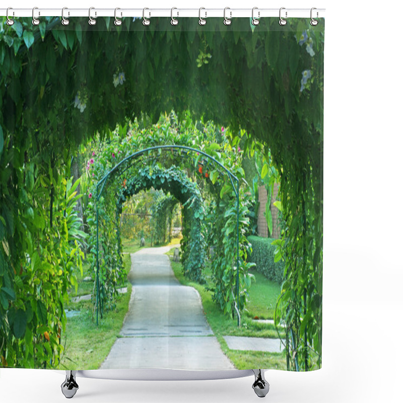 Personality  Green Park Alley Shower Curtains