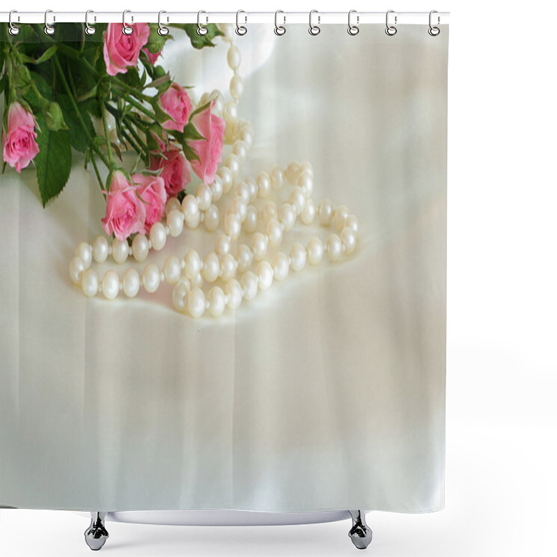 Personality  Roses And Pearls On The White Silk Shower Curtains