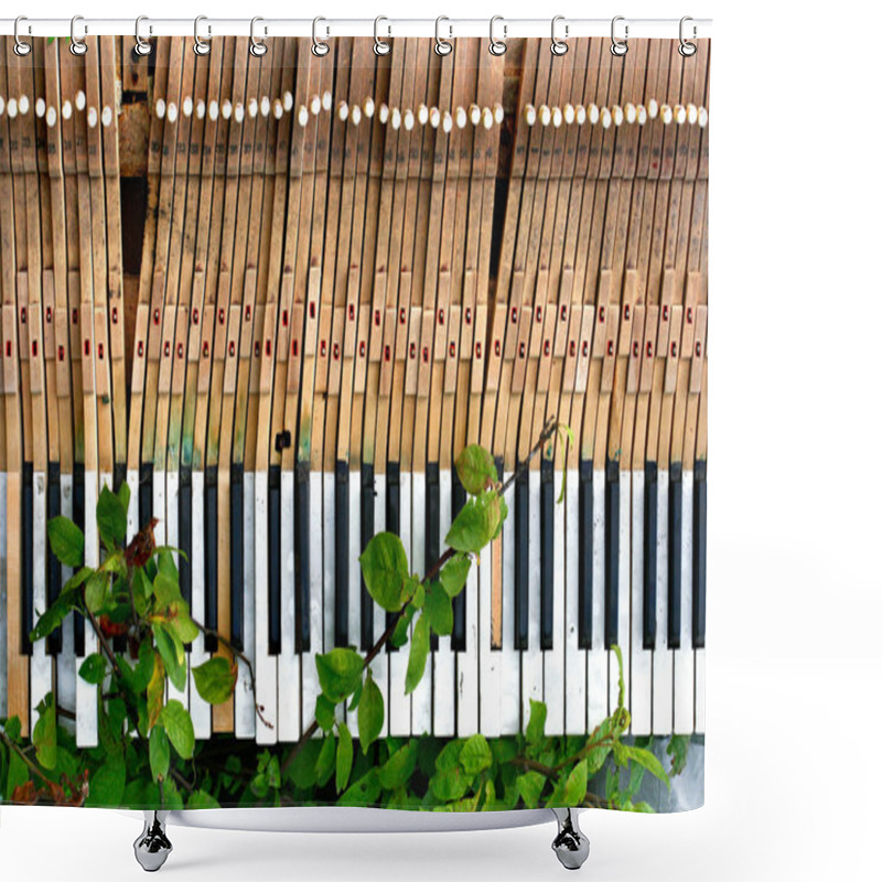 Personality  Old Broken Piano Shower Curtains