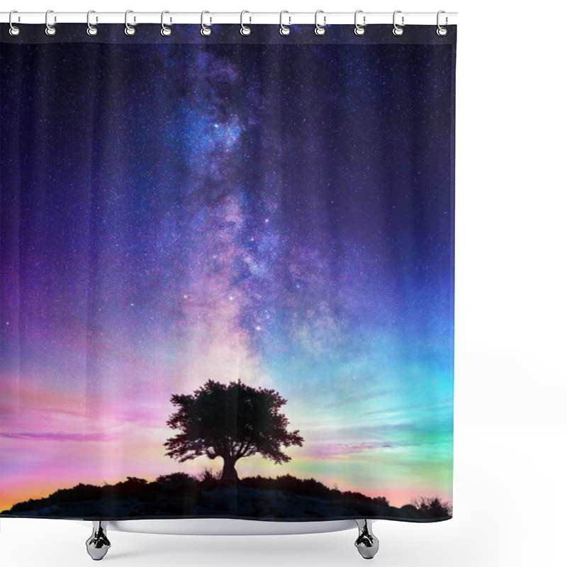 Personality  Starry Night - Lonely Tree With Milky Way Shower Curtains