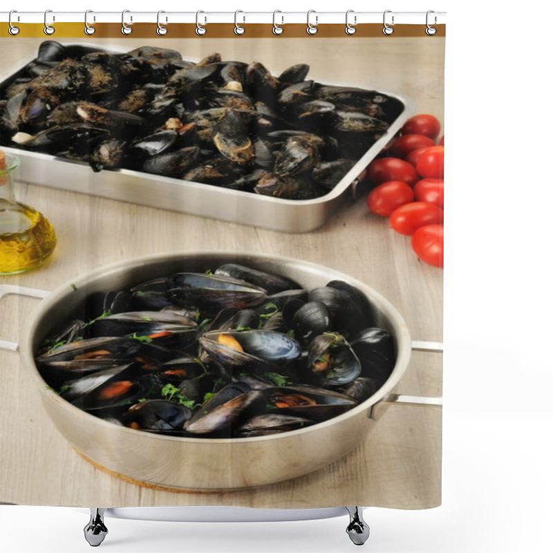 Personality  Mussels Dish Shower Curtains