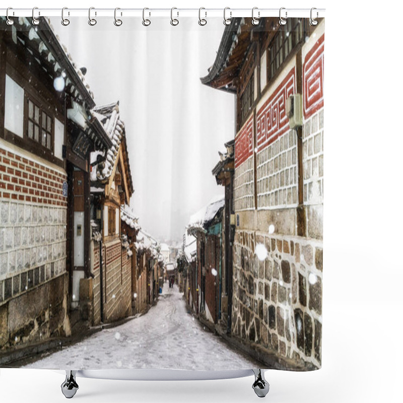 Personality  Bukchon Hanok Village Alleyway Winter Shower Curtains