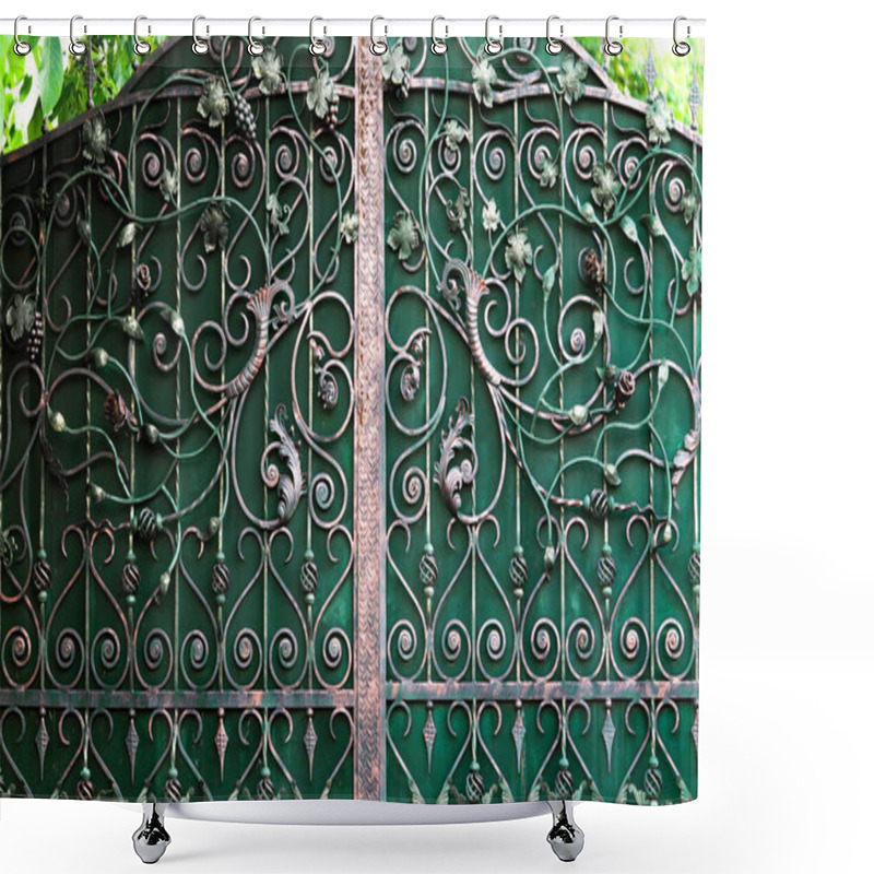 Personality  Decorative Beautiful Forged Metal Gate Finishing Element Shower Curtains